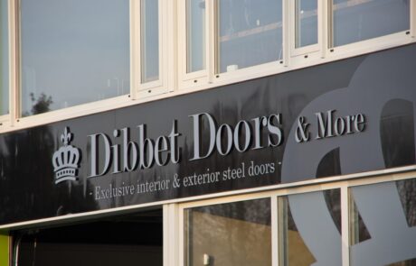Dibbet Doors Gevelreclame